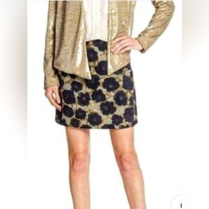 Sam Edelman 
Size 2 mini skirt
Metallic Jaquard 
“ the Weekender”
Holiday